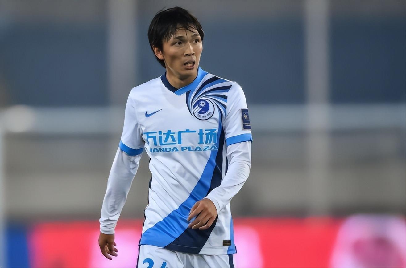 乐鱼官方网站-成都蓉城左后卫需要补强,球迷建议胡荷韬踢这个位置,值得期待