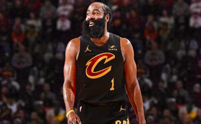 乐鱼官方网站-仅一夜！NBA诞生9笔大交易！快船闹剧终结，骑士招募詹姆斯